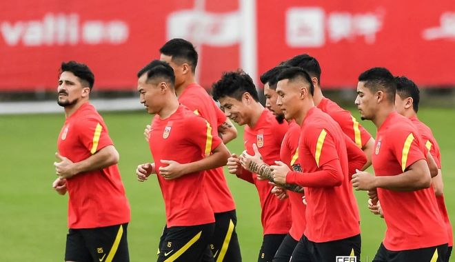 华体会官网下载-德布劳内焦点对战，阿扎伦卡与40激战皇家马德里分钟，重要助攻胜负难料！引发球迷热议的简单介绍