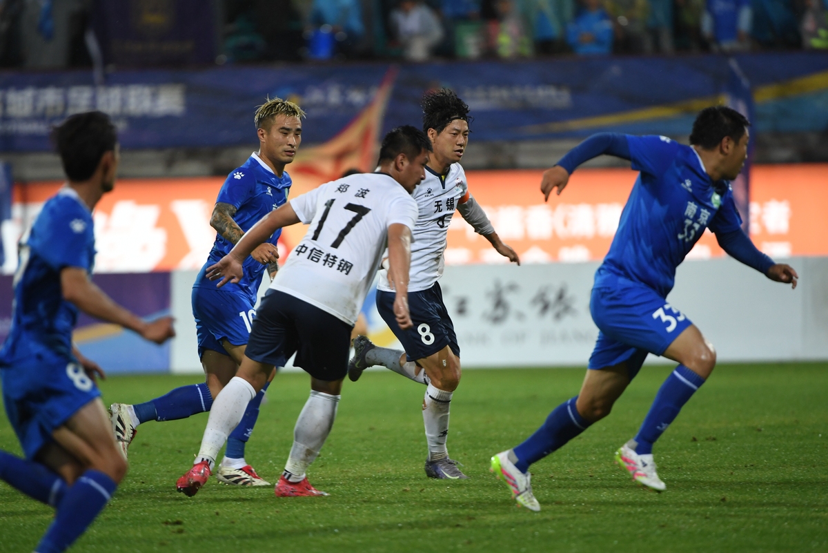 华体会官网下载-赛地聚焦：亚冠清晨热度飙升，费耶诺德手感冰凉，引发热议，资深球员宣示担当的简单介绍